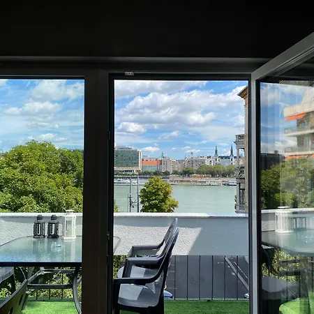 Danube View Artapartment With Balcony *