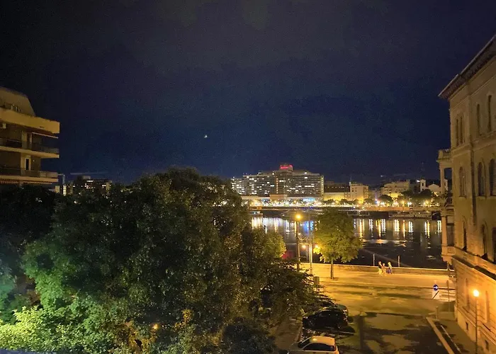 Danube View With Terrace Appartamento Budapest