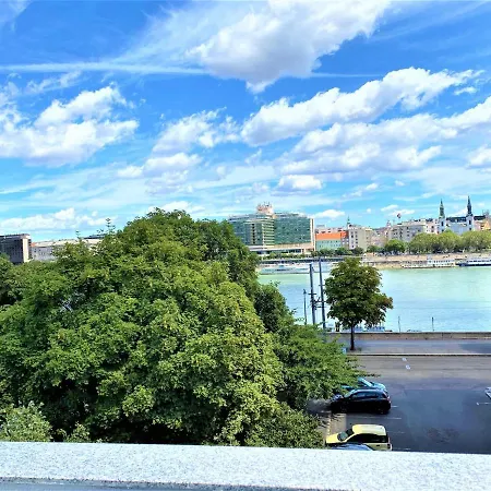Danube View Artapartment With Balcony * بودابست