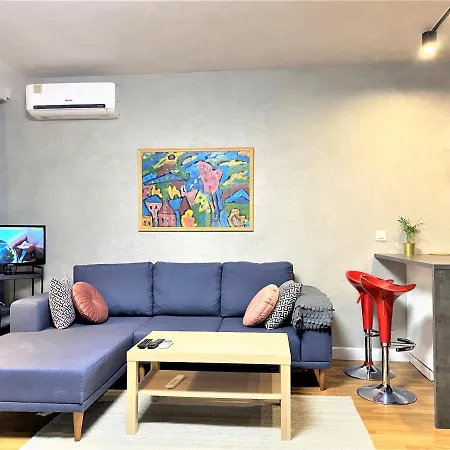Danube View Artapartment With Balcony شقة